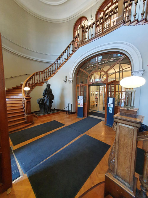 Turun pääkirjaston aula